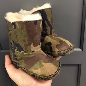 Uggs 2/3 baby Camo booties